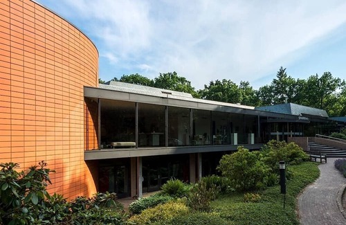 Nunspeet House | Dogs Allowed Unit Near Veluwe – Heated Pool Retreat