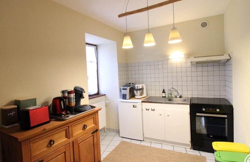 Saint-Martin-sous-Vigouroux Cottage | Charming 18th Century House, 4 pers, Pets allowed, Parking, Garden