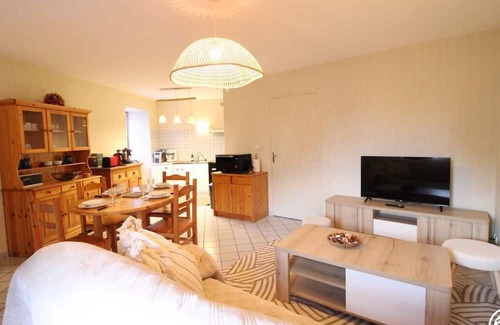 Saint-Martin-sous-Vigouroux Cottage | Charming 18th Century House, 4 pers, Pets allowed, Parking, Garden