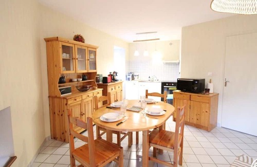 Saint-Martin-sous-Vigouroux Cottage | Charming 18th Century House, 4 pers, Pets allowed, Parking, Garden