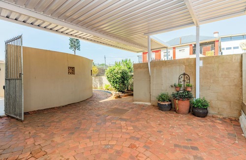 Durban North House | 4-bedroom house in charming Durban North with WiFi, AC. Start your vacation now