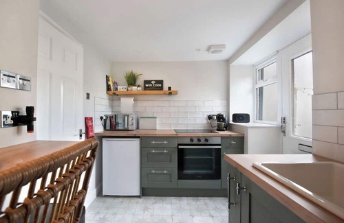 Ludwel Cottage | Cosy cottage for couples in the heart of central Ludlow with free parking permit