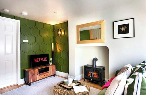 Ludwel Cottage | Cosy cottage for couples in the heart of central Ludlow with free parking permit