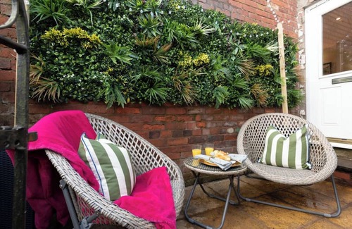Ludwel Cottage | Cosy cottage for couples in the heart of central Ludlow with free parking permit