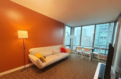 Coal Harbour Apartment | 2 Bedroom 2 Bath In Downtown Vancouver