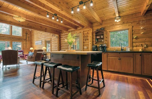 Blandford House | Tranquil Retreat 6-BRs Total in the Berkshires
