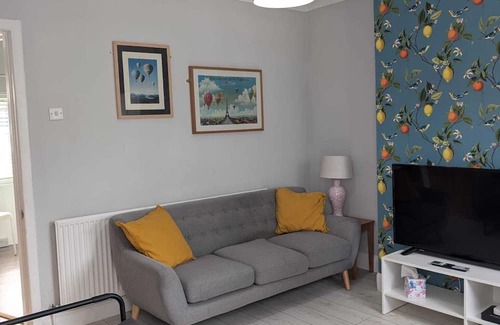 Gravesend Apartment | Cosy and Stylish, great links to London.