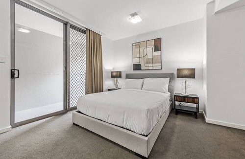 New Farm Apartment | Modern Luxury in Our Beautifully Appointed Three-Bedroom Apartment