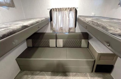 Jerusalem House | Cozy 2-bedroom RV in Serene Jerusalem with WiFi, AC, and plenty space to sleep
