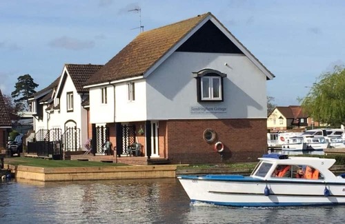 Hoveton Cottage | Refurbished cottage at the centre of Wroxham with private riverside garden.