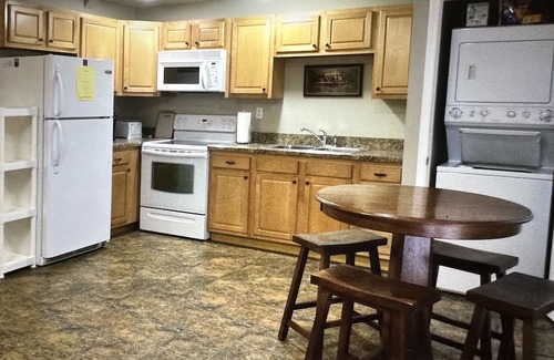 Vine Grove Apartment | Charming 1-bedroom apartment in welcoming Vine Grove with WiFi, AC ; sleeps 4.