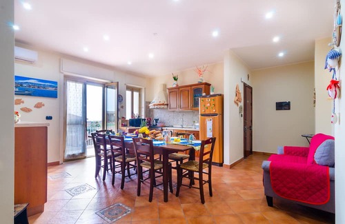 Coste Apartment | Casa Aurora a stone's throw from the railway