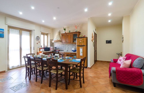 Coste Apartment | Casa Aurora a stone's throw from the railway