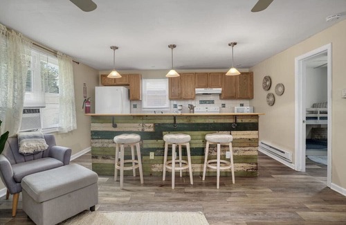 Villas House | Cozy Shore Getaway - 8 Guests