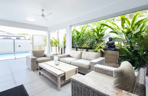 Trinity Beach House | Trinity Beach Lux 4BR Easy Entertainer with Pool