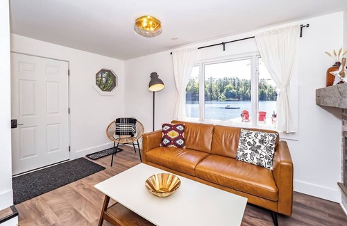 Huntsville House | Summer Escape, Kayaks, BBQ, Close to Arrowhead
