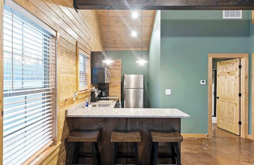 Wilsonville Cabin | Cabins of Lay Lake at Beeswax Cabin #3