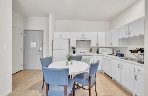 Far North Central Apartment | Simplicity At the Rim 1106 I Comfy 2 Bed 2 Bath