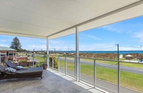 Rockingham Apartment | Coastal Vibes with a touch of convenience
