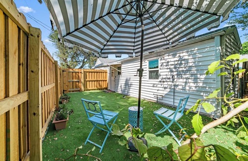Mango Groves House | Steps from the Ocean - Pet Friendly Two Bed One Bath Beach Cottage