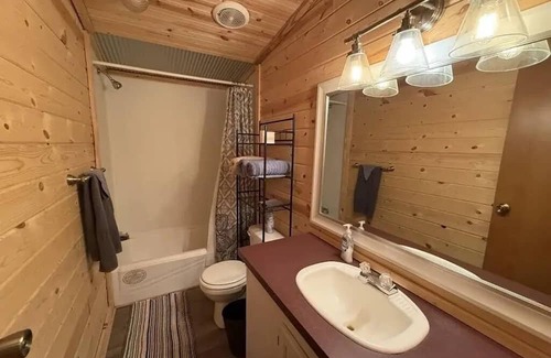 Elgin House | Spacious 5-bedroom house Short Distance from Brushy MTN & Windrock Trails