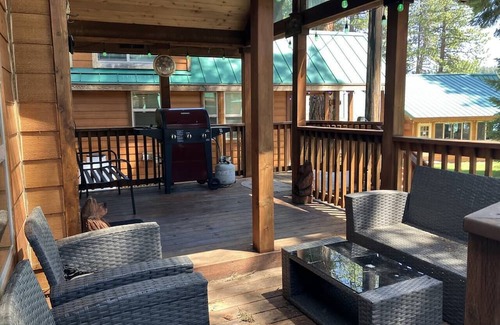 Ashland House | Cabin #24 at Hyatt Lake Resort