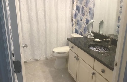 Lynnhaven House | 3-bedroom house in charming The Villages with WiFi, AC
