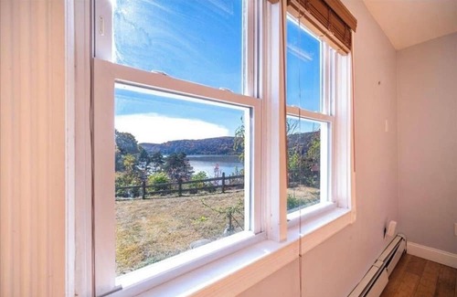 Poughkeepsie Waterfront Condo | Charming , Peaceful Waterfront n2-bedroom condo overlooking the Hudson River