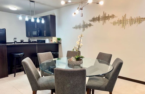Mission Apartment | Lux Condo-3 bed pool and Jacuzzi