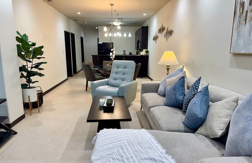 Mission Apartment | Lux Condo-3 bed pool and Jacuzzi