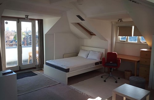 Swiss Cottage Apartment | Beautiful studio with en suite and roof terrace located central smart location