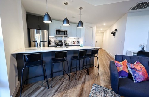 Brewerytown Apartment | Imagine a stylish escape in Glenwood, the epitome of urban luxury
