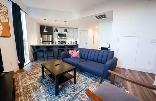 Brewerytown Apartment | Imagine a stylish escape in Glenwood, the epitome of urban luxury