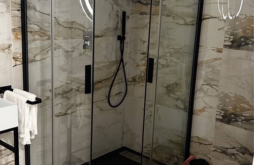 Pulsano Bed & Breakfast | Suite Visconti – Romantic Spa Suite with Private Whirlpool in Pulsano Old Town