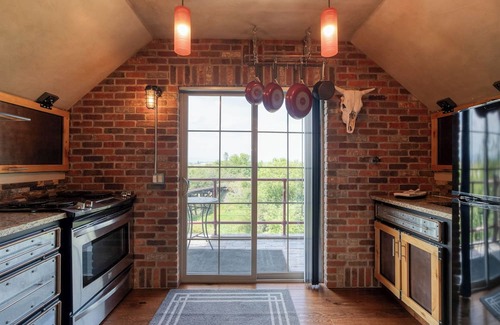 Kalispell Apartment | Garage Mahal Loft - Studio Apartment for 2 people!