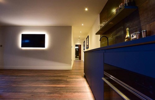Blackpool Cabin | Wayside lodge with a private Hot tub