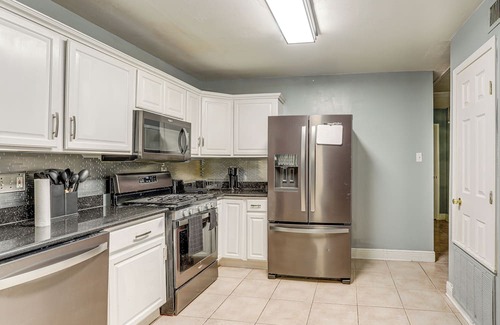 Read Boulevard East House | Fenced Backyard: Spacious New Orleans Home!