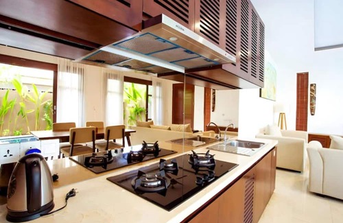 Mumbul Villa | Georgeous 2-Bed Villa with HiSpeed WiFi, Fitness Room, AC and Private Carspace.