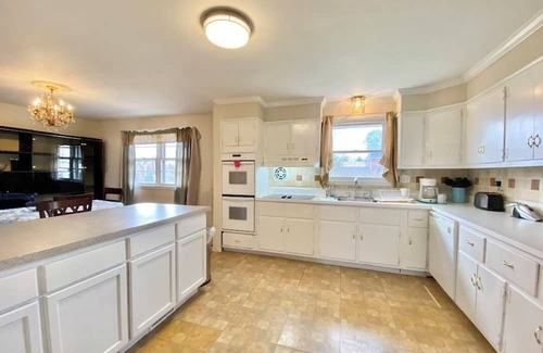 Wilmington House | Spacious 5-bedroom house in welcoming Wilmington with WiFi, AC, Large Yard