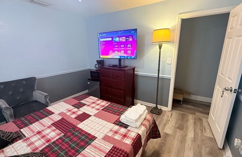 Port Malabar Bed & Breakfast | Charming Room with WiFi and AC in Palm Bay