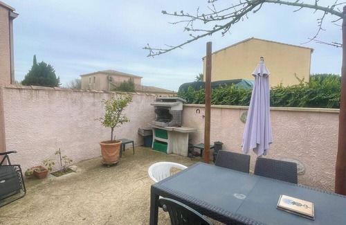 Manduel House | House with village garden