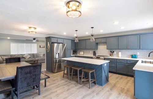 Lake of the Ozarks House | Spacious 5-bedroom house in fabulous Lake Ozark with dock just doors from H-toad