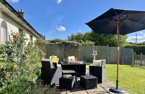 Mappowder Cottage | Maple Cottage - sleeps 4 guests in 2 bedrooms