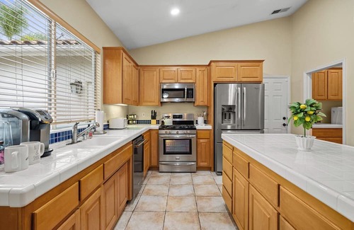 Ramona House | "Ramona's Central Gem: Your Perfect Vacation Retreat Awaits!"