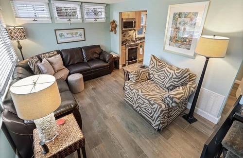 North Beach Haven House | Spacious 7-bedroom house in charming Spray Beach with WiFi, AC. Oceanside