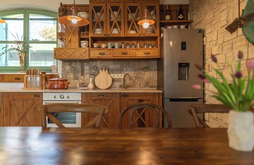 Visocane House | 3-bedroom traditional stone house in charming Visočane with WiFi, AC. Book now