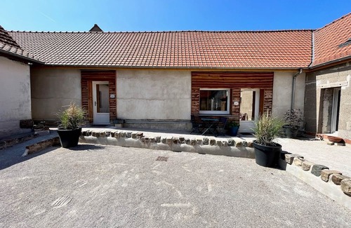 La Madelaine-sous-Montreuil Apartment | Gîte Ysé, sleeps 4