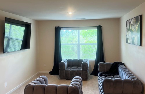 Evans House | Spacious 5-bedroom house with WiFi, AC in charming Grovetown