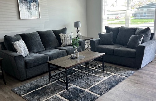 Washington Court House Apartment | Charming 2-bedroom apartment with AC, WiFi in Washington Court House