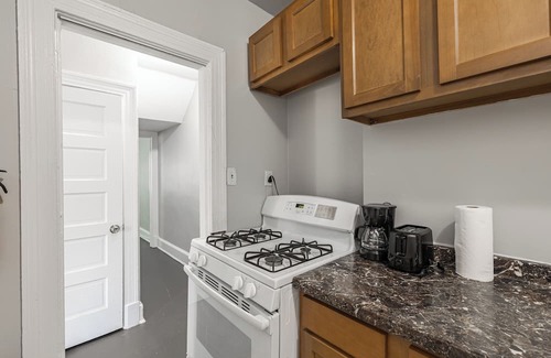 Trinidad Apartment | Central Cozy 2BR Apartment in DC with Parking